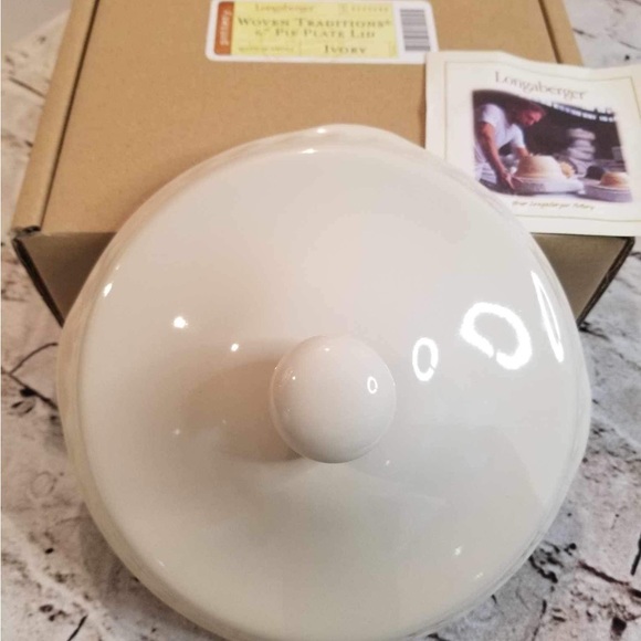 NWT Longaberger Pie Plate with Lid - Picture 6 of 7